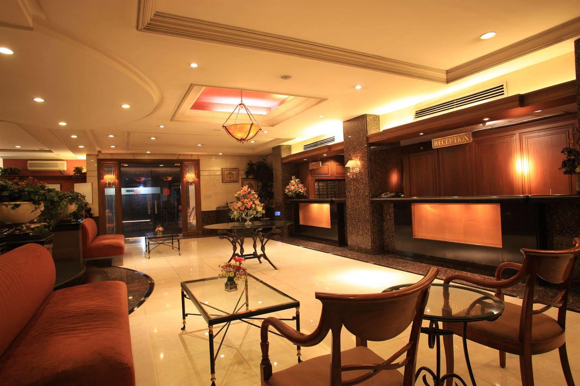 Mabini Mansion Hotel & Residential Suites มะนิลา ภายนอก รูปภาพ