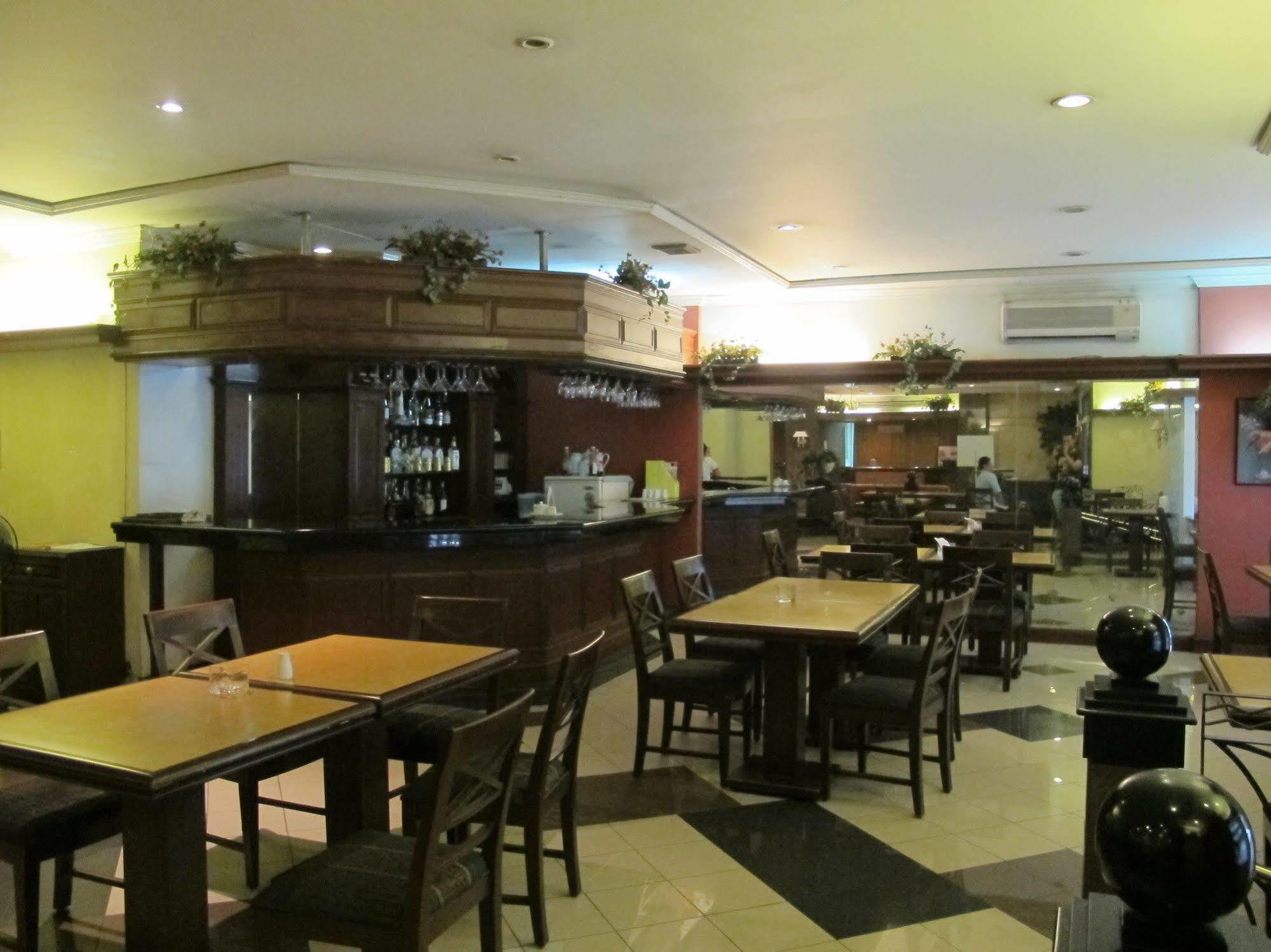 Mabini Mansion Hotel & Residential Suites มะนิลา ภายนอก รูปภาพ