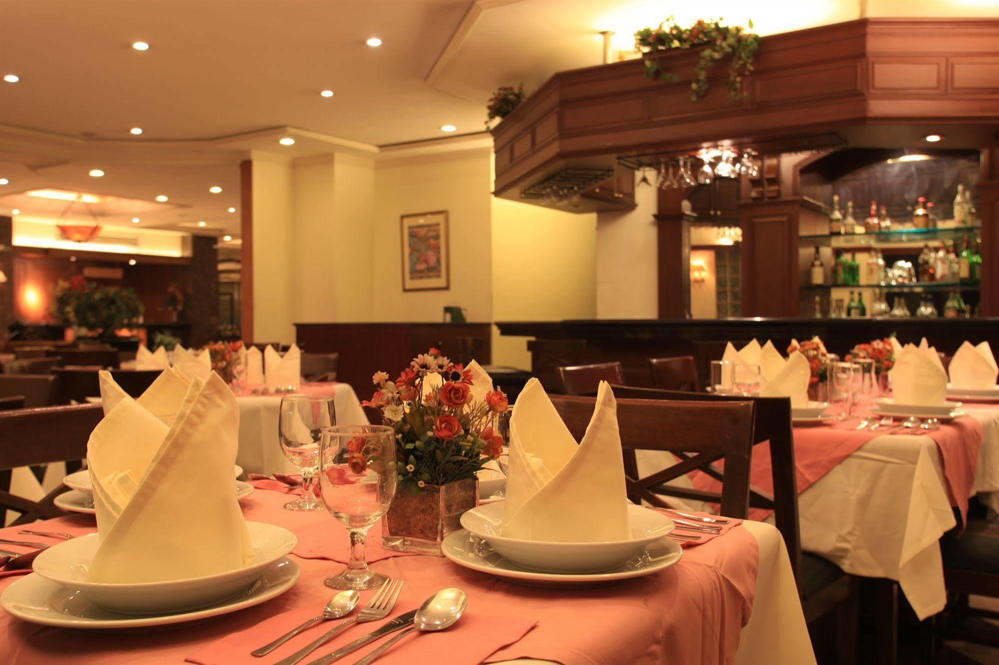 Mabini Mansion Hotel & Residential Suites มะนิลา ภายนอก รูปภาพ
