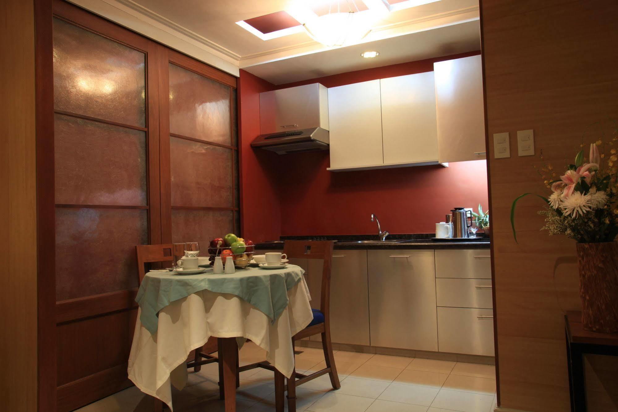 Mabini Mansion Hotel & Residential Suites มะนิลา ภายนอก รูปภาพ