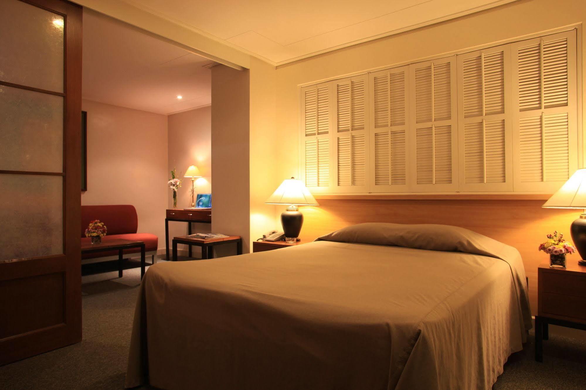 Mabini Mansion Hotel & Residential Suites มะนิลา ภายนอก รูปภาพ
